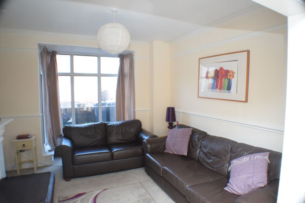 Additional image 2 of 5 bed shared accommodation to rentTaunton Road, Bridgwater TA6