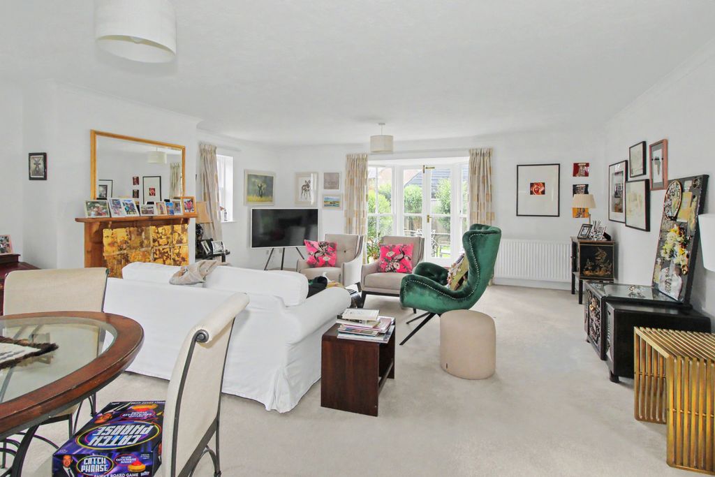 Additional image 3 of 3 bed detached house to rentBrisson Close, West End, Esher KT10