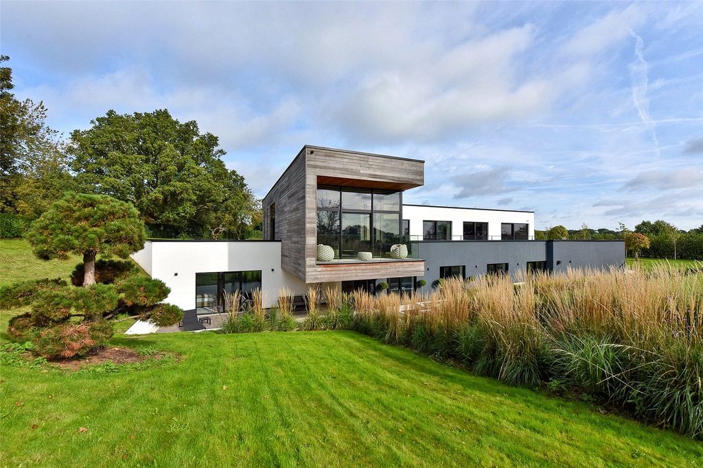 Additional image 2 of 5 bed detached house to rentHitcham Lane, Taplow, Maidenhead, Buckinghamshire SL6