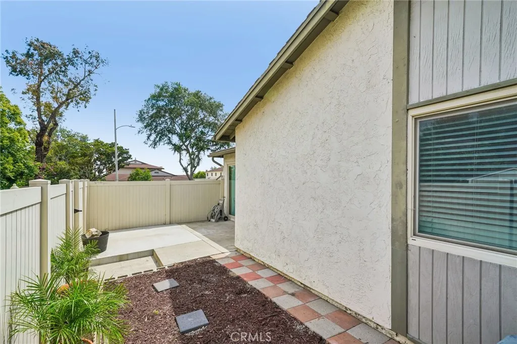 551 D St, Upland, CA 91786