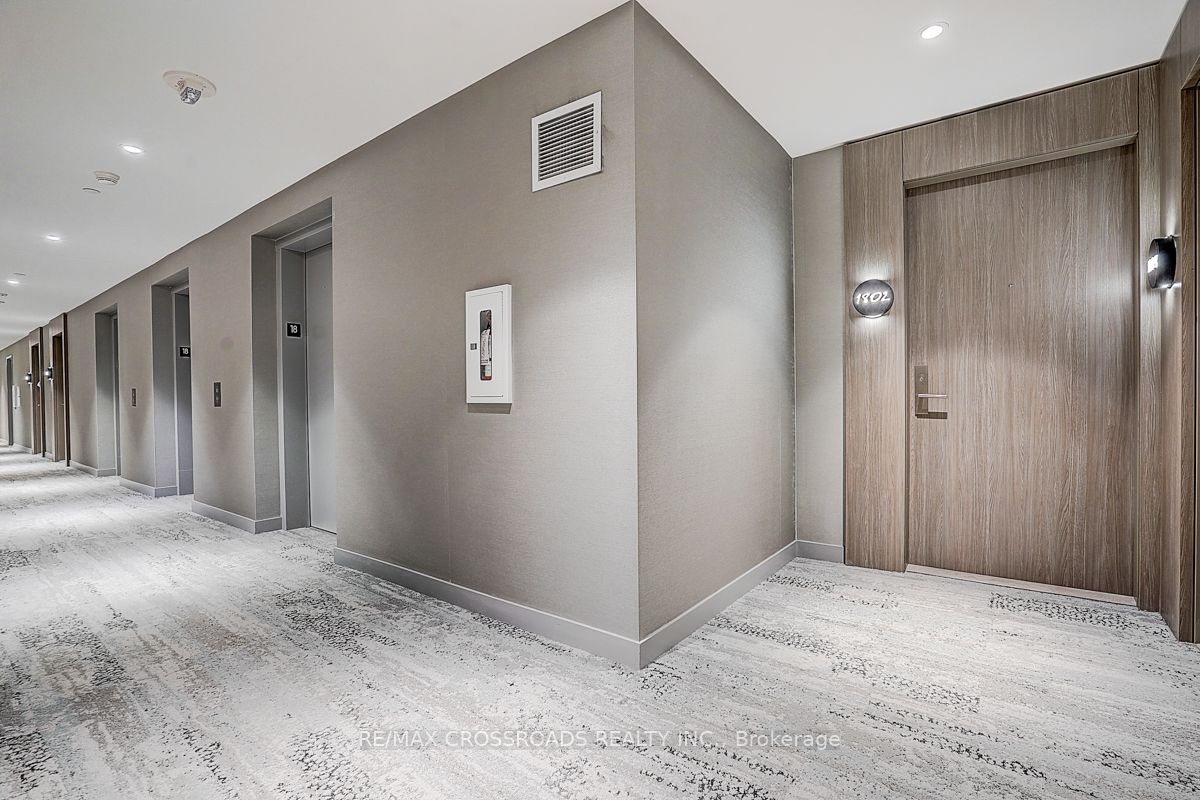 Additional image 3 of 1802-161 Roehampton Avenue, Toronto, ON, M4P 0C8