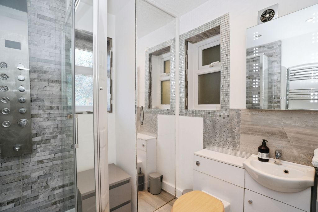 Additional image 12 of 4 bed semi-detached house for saleBeechwood Court, Dunstable LU6