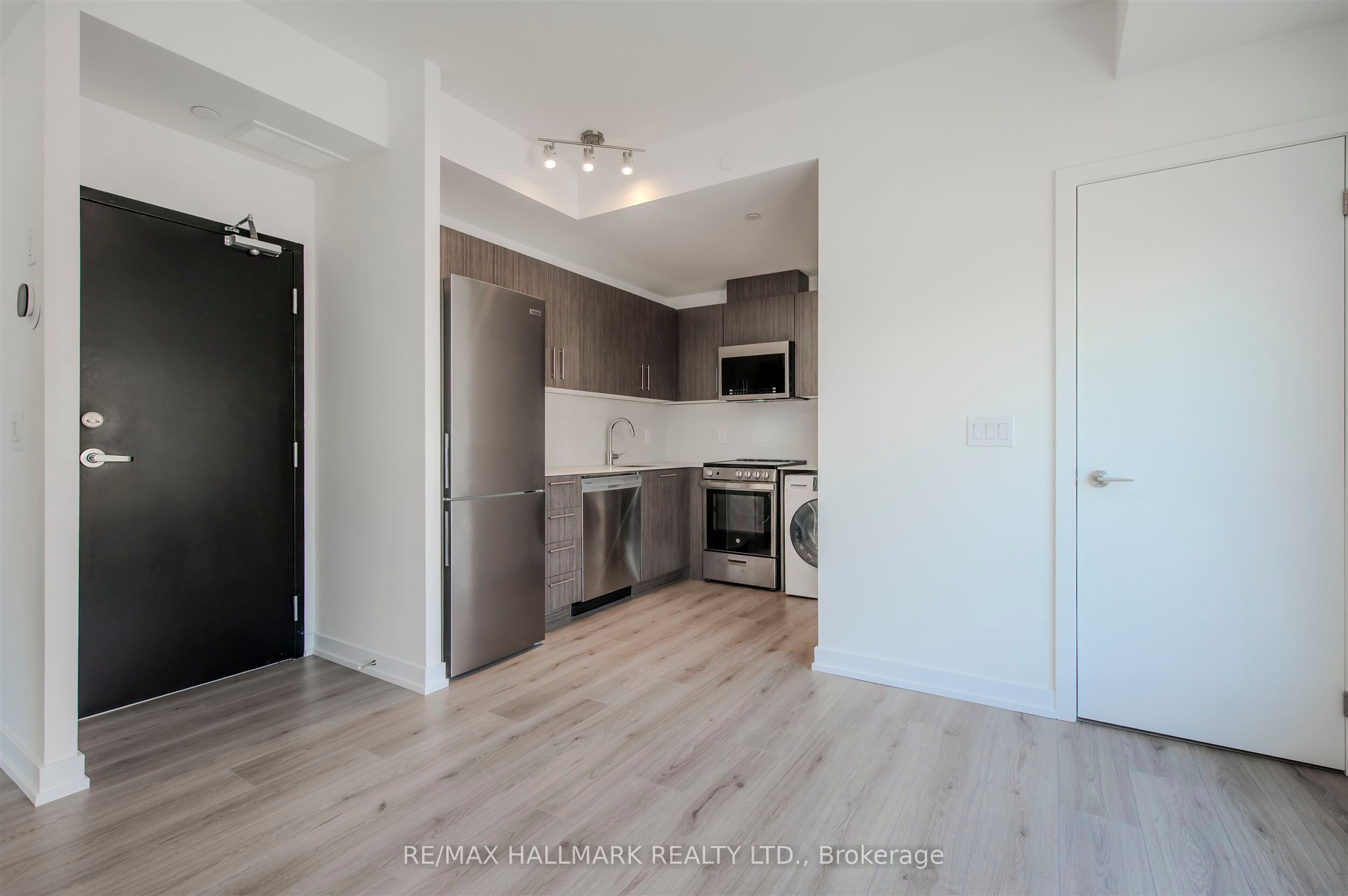 Additional image 6 of 2nd floor-35-851 Sheppard Avenue W, Toronto, ON, M3H 0E8