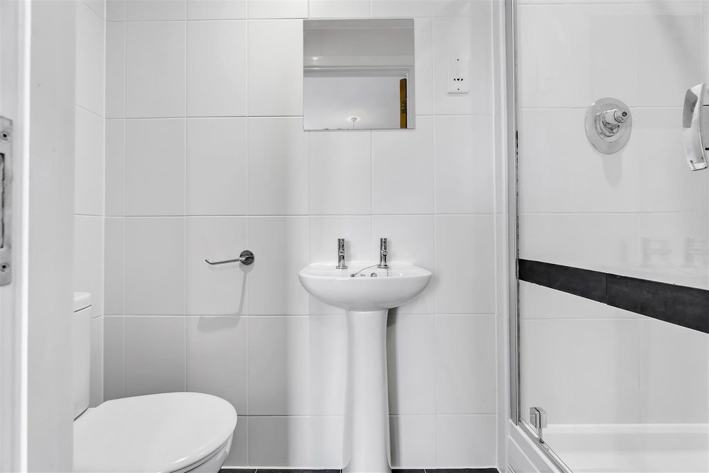 Additional image 6 of 5 bed property to rentSouthmead Road, Westbury-On-Trym, Bristol BS10