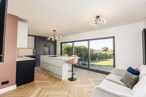 Tirmynydd Road, Three Crosses, Swansea SA4