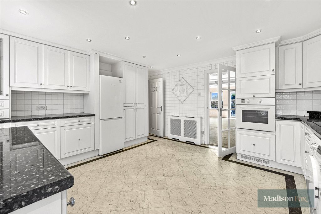 Additional image 13 of 3 bed flat for saleManor Road, Chigwell, Essex IG7