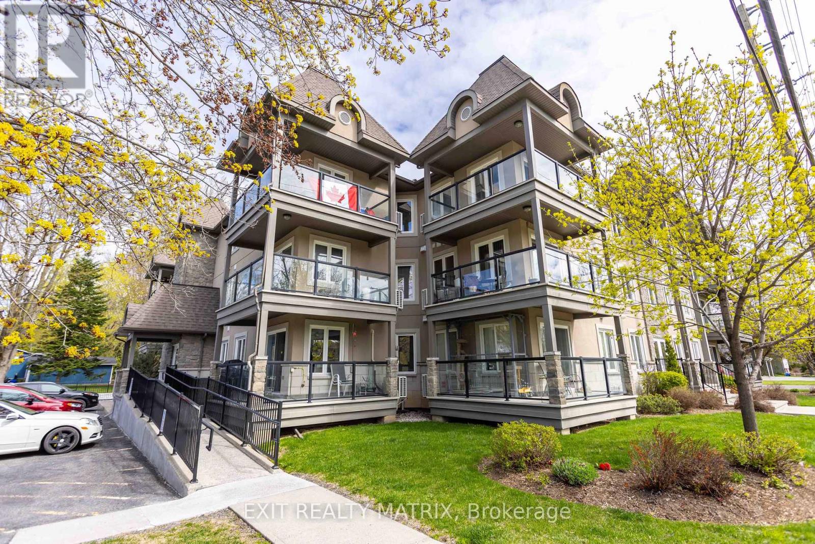 104 - 2 WARNER STREET