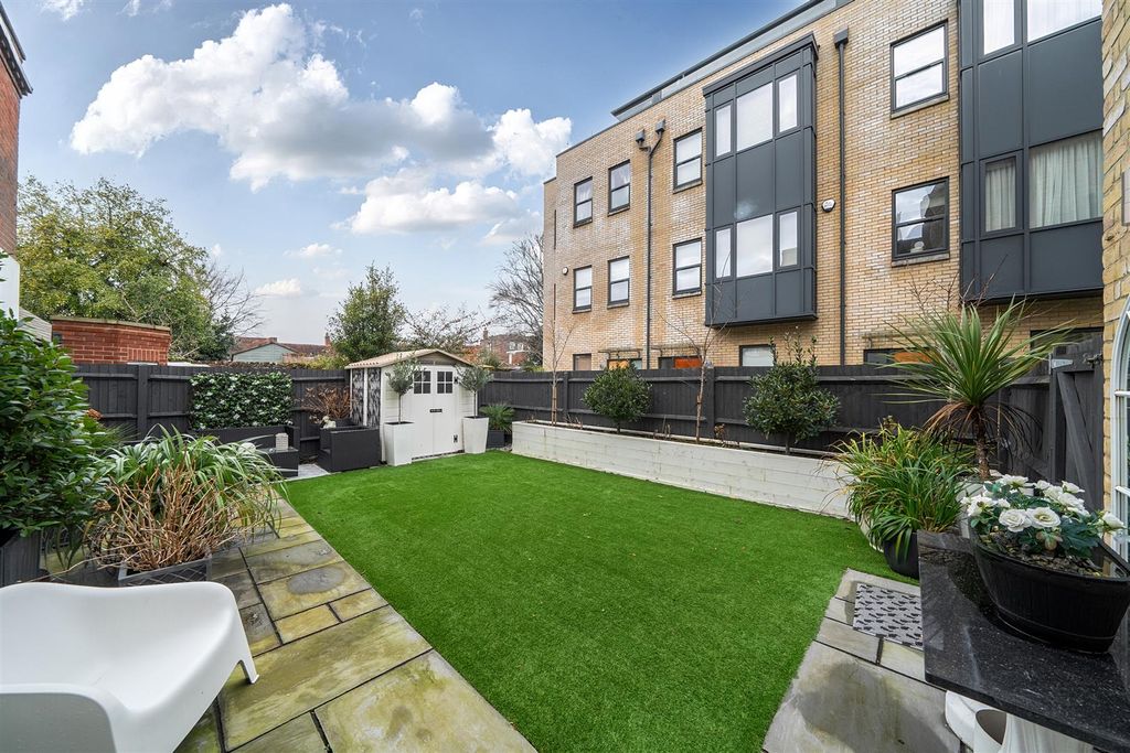 Additional image 19 of 3 bed flat for saleEast Street, Fareham, Hampshire PO16