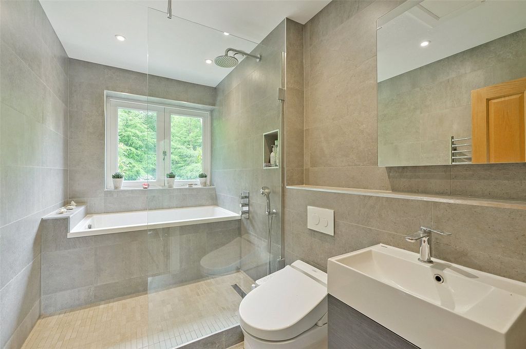 Additional image 8 of 5 bed detached house to rentDoggetts Wood Lane, Chalfont St. Giles, Buckinghamshire HP8