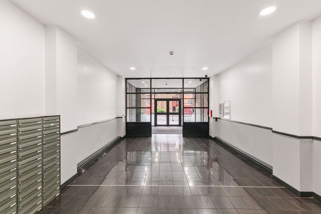 Additional image 2 of 2 bed flat for saleFlat 8/3, 72 Lancefield Quay, Glasgow G3