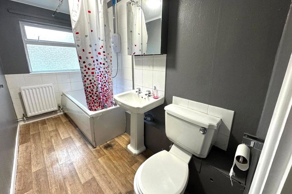 Additional image 8 of 2 bed flat for saleHopeswood, Greatham, Liss, Hampshire GU33