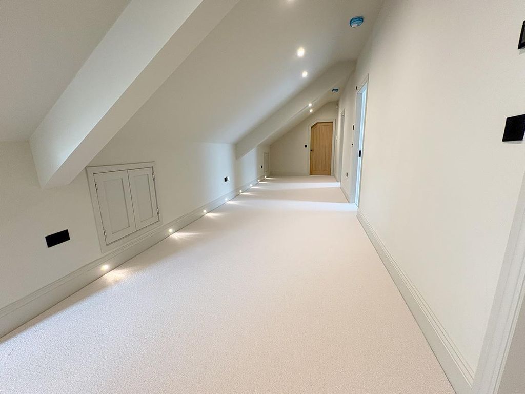 Additional image 12 of 4 bed property to rentHarewood Avenue, Harewood, Leeds LS17