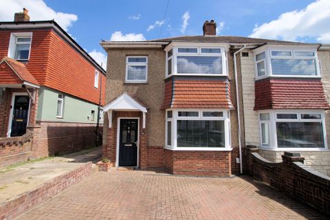 Macaulay Avenue, Paulsgrove PO6