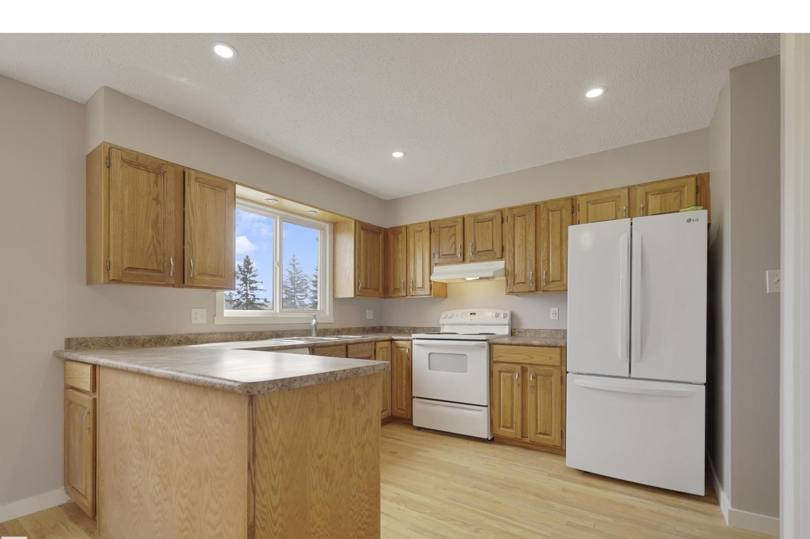 Additional image 8 of 10612 158 Avenue NW, Edmonton, AB, T5X4H5