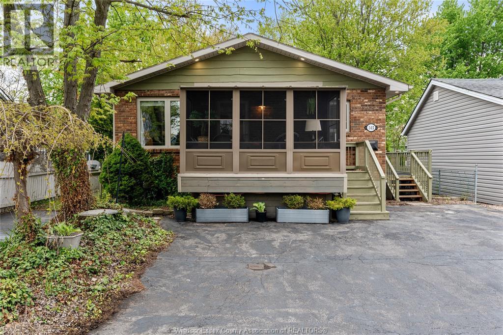 145 Langtry , Essex, ON, N8M1H1