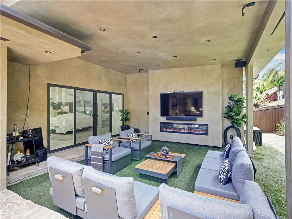 Additional image 22 of 4557 Don Timoteo Drive, Los Angeles, CA 90008