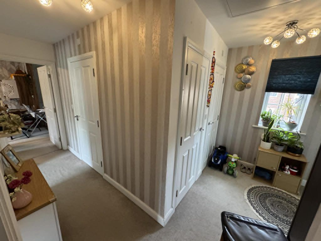 Additional image 2 of 2 bed flat to rentHutton Close, Newbury RG14