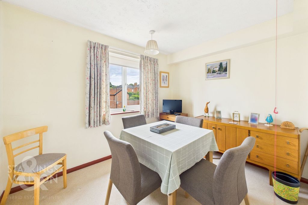 2 bed flat for saleParkside Court, Diss IP22 photo 2