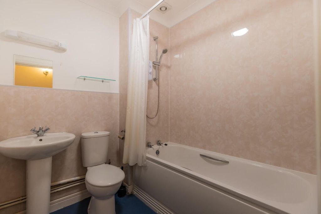 2 bed flat to rentMariners Heights, Penarth CF64 photo 4