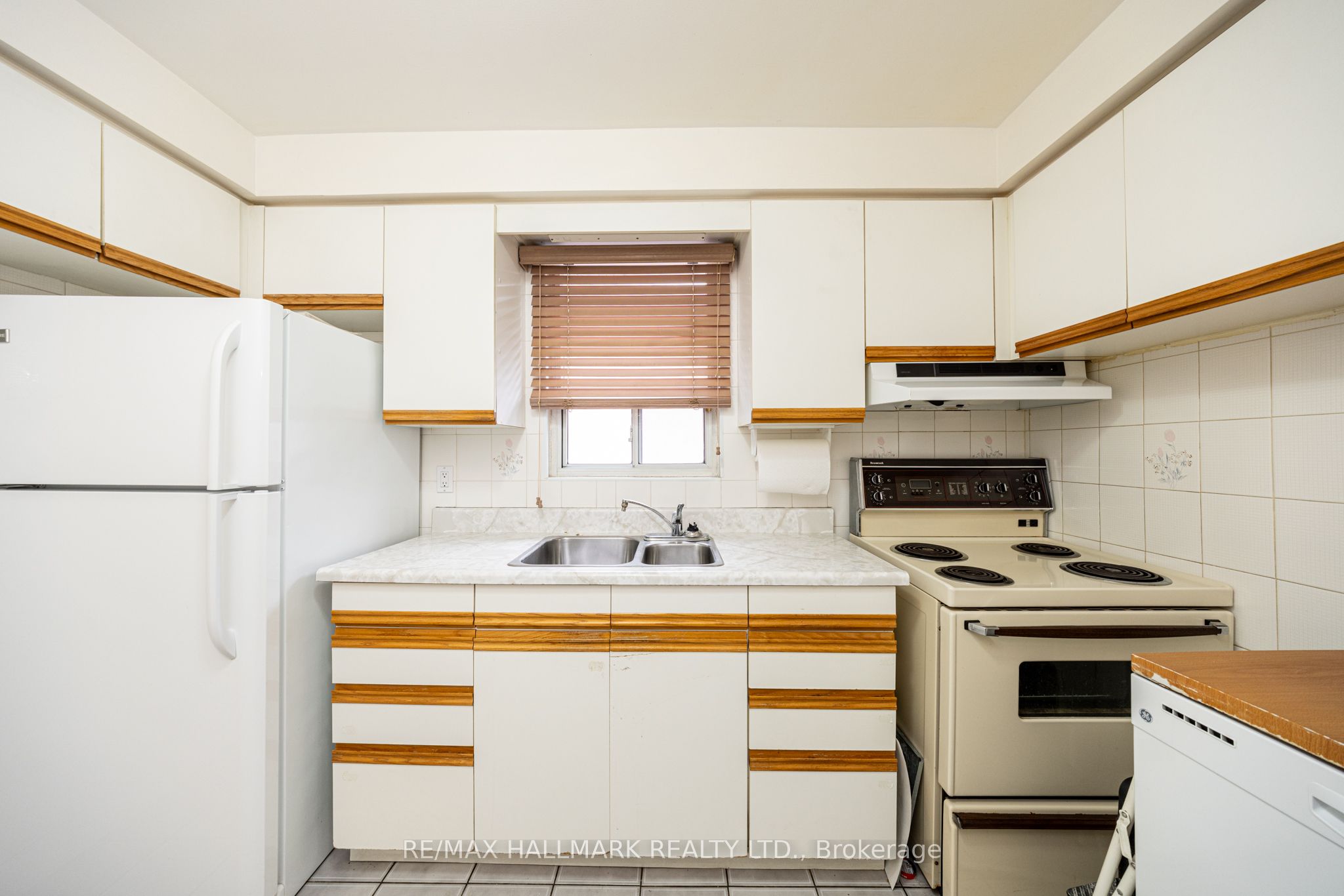Additional image 6 of 401 Ridelle Avenue, Toronto, ON, M6B 1K3