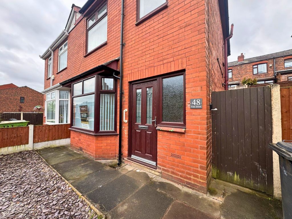 3 bed semi-detached house to rentWigan WN1