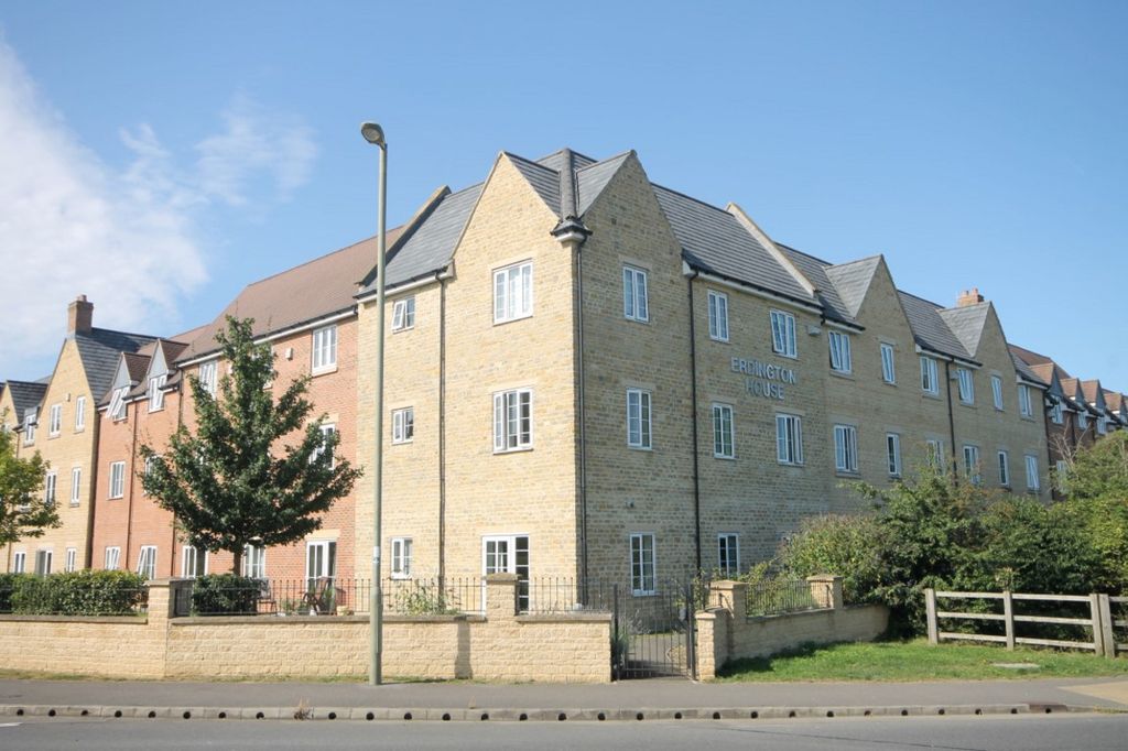 2 bed flat for saleErdington House, Yarnton OX5
