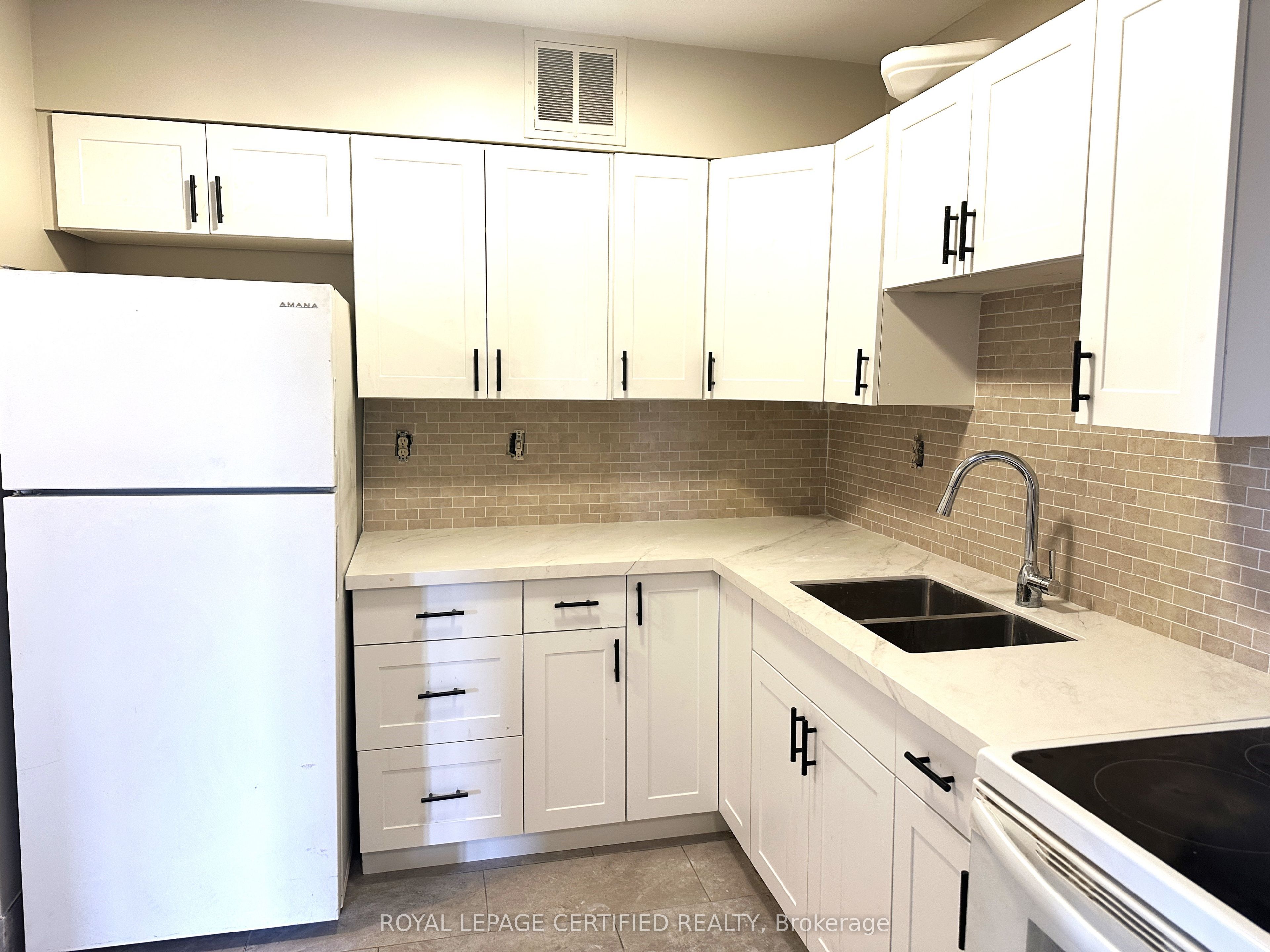 Additional image 3 of 208-380 Dixon Road, Toronto, ON, M9R 1T3