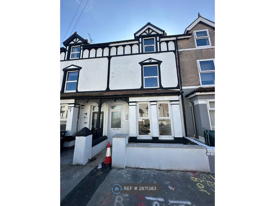 4 bed terraced house to rentRonald Avenue, Llandudno Junction LL31
