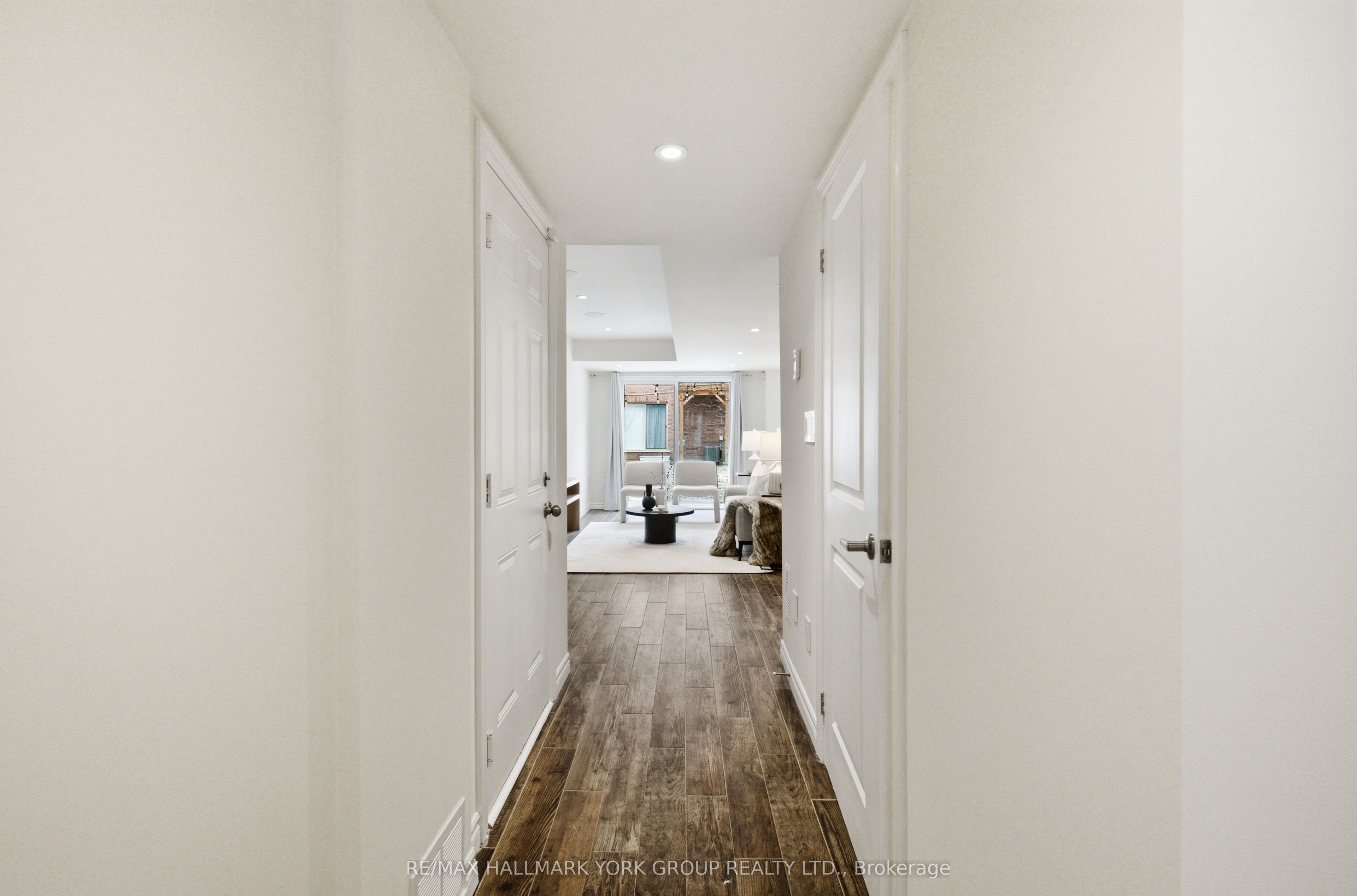 Additional image 3 of 104 Gordon Circle, Newmarket, ON, L3Y 0C9