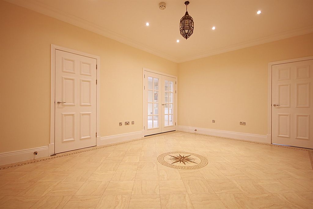 Additional image 2 of 3 bed flat to rentSt. Hilarys Park, Alderley Edge SK9