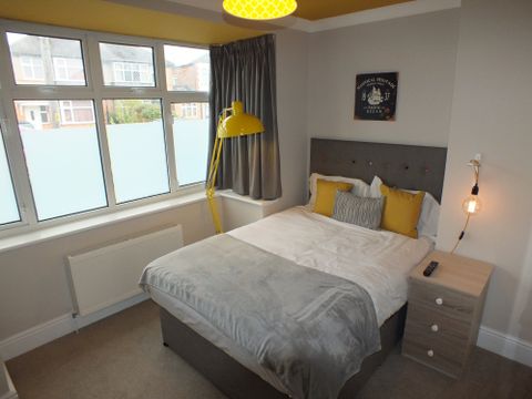 Erleigh Court Gardens, Reading RG6, Room to rent