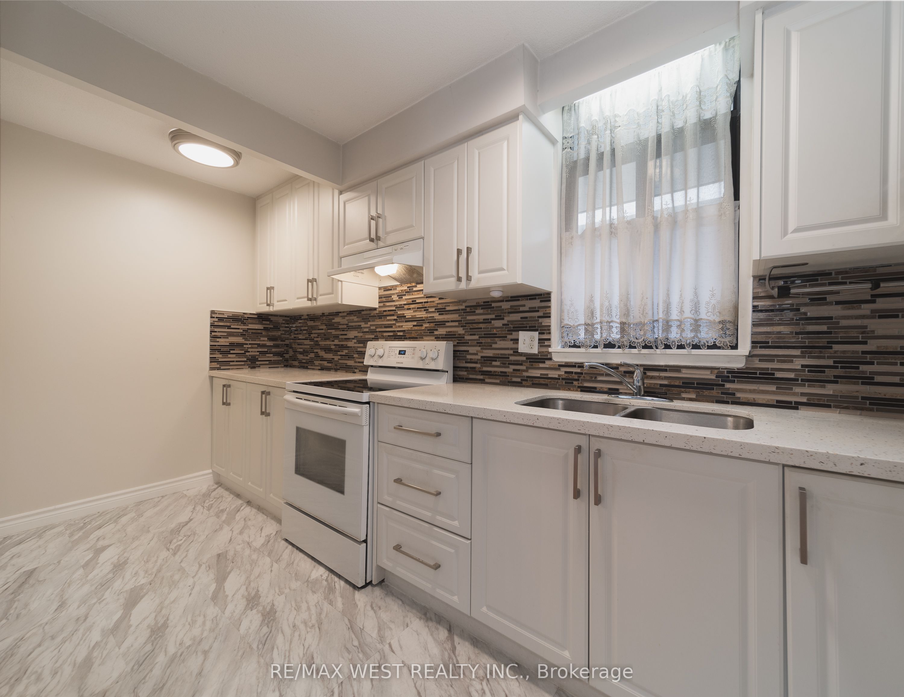 Additional image 2 of 1-202-50 Old Kingston Road, Toronto, ON, M1E 4Y1