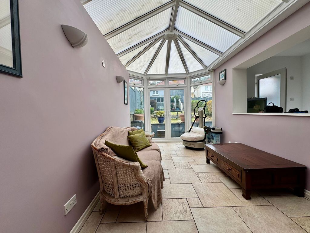 Additional image 14 of 3 bed property to rent13 Pied Du Cotil, St Helier JE2