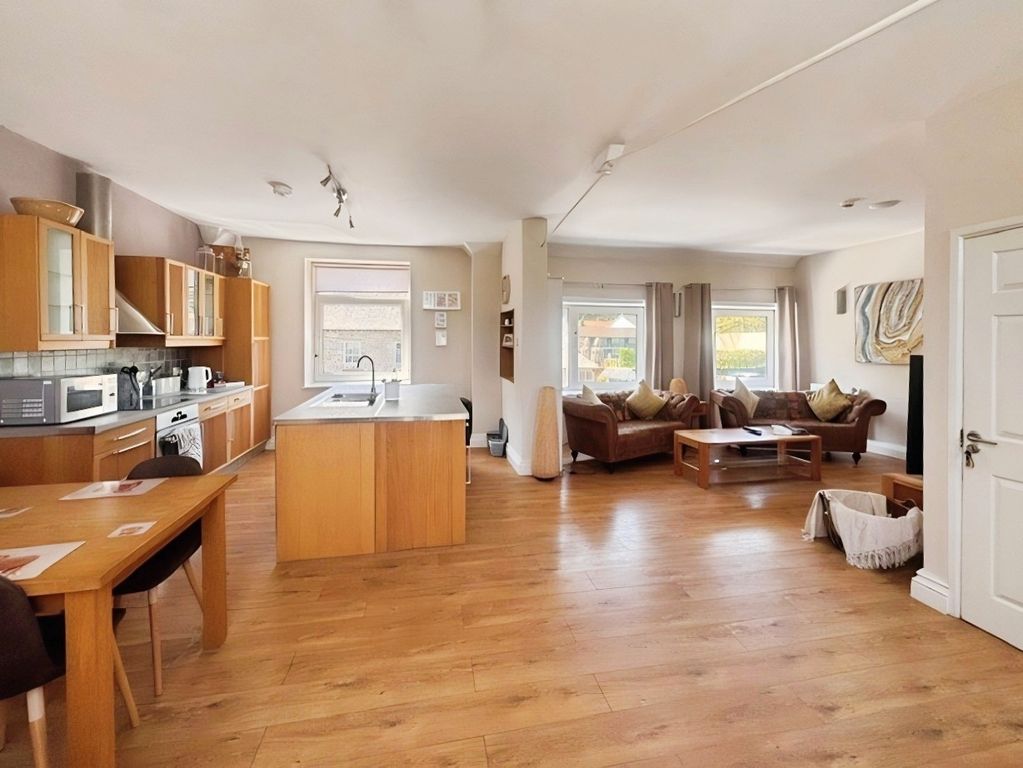 2 bed flat to rentChepstow NP16 photo 4