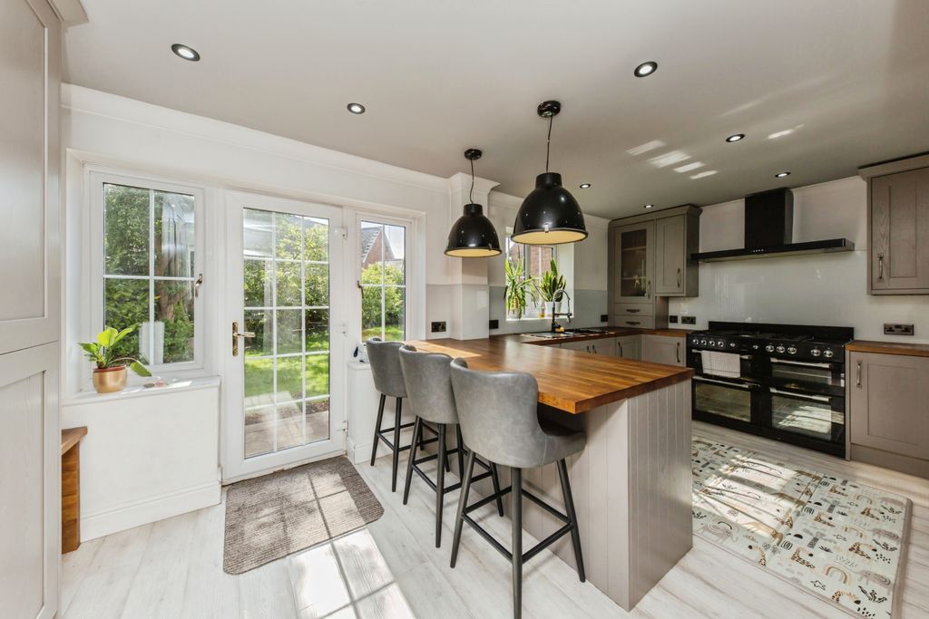 Additional image 2 of 4 bed detached house for saleOakdale Close, Wychwood Park, Weston, Crewe CW2