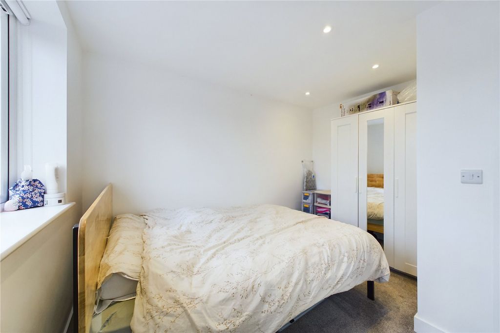 Additional image 8 of 3 bed town house to rentTurnpike Road, Newbury, Berkshire RG14