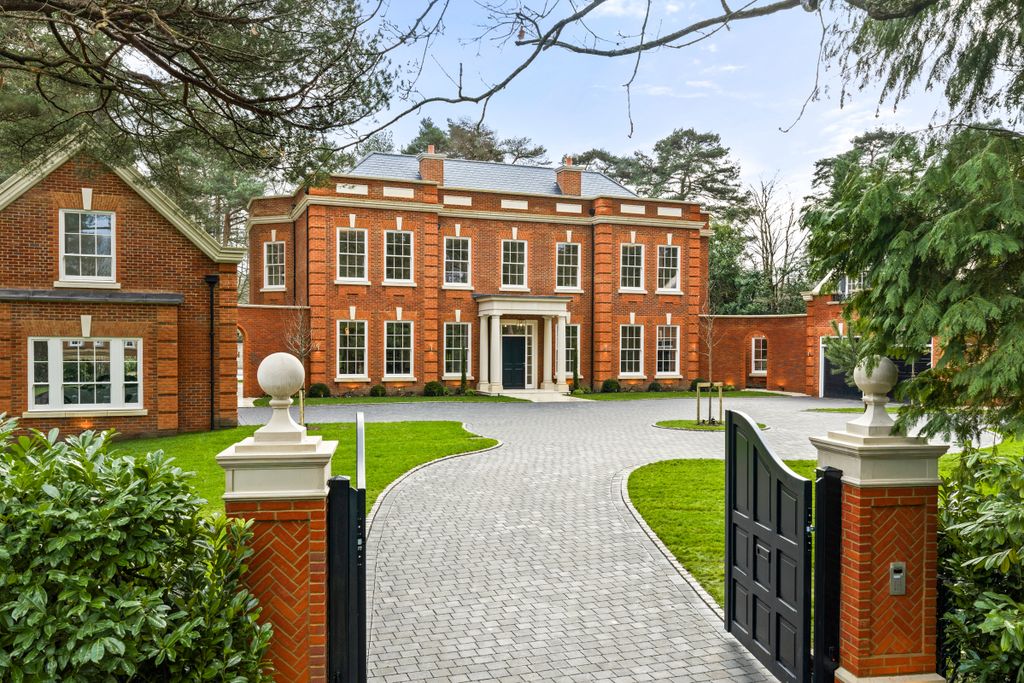 6 bed property for saleEast Road, St George’S Hill, Surrey KT13