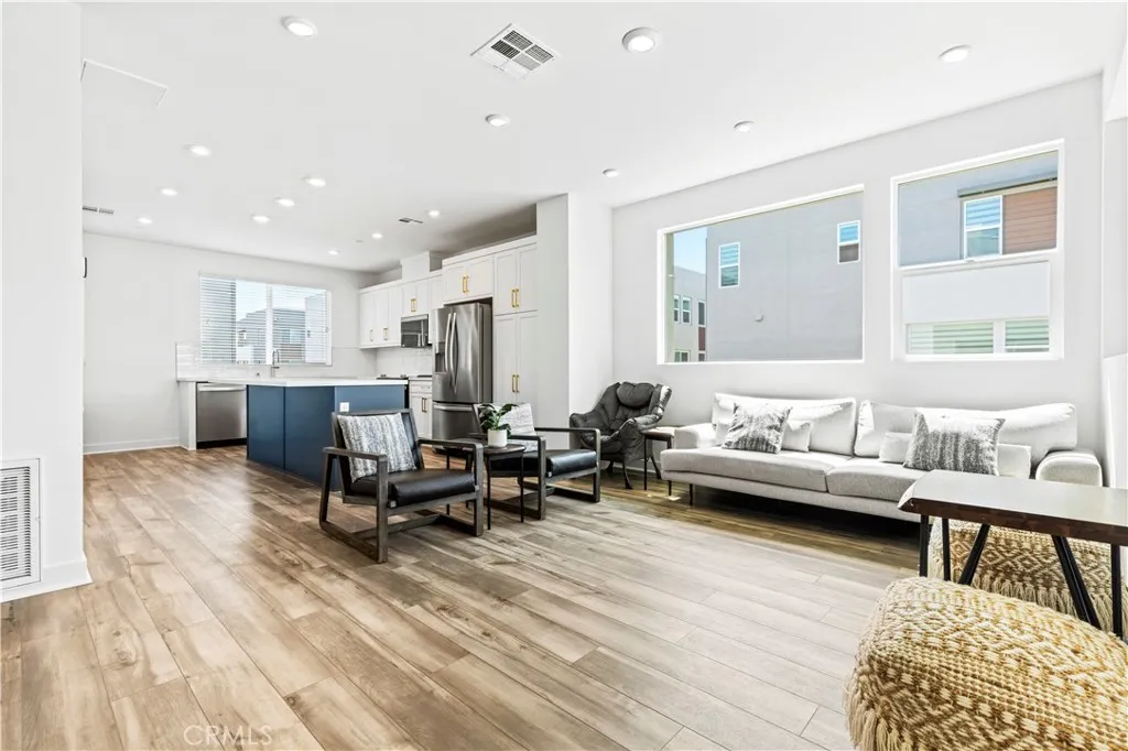 Additional image 43 of 609 S Lyon Street, Santa Ana, CA 92705