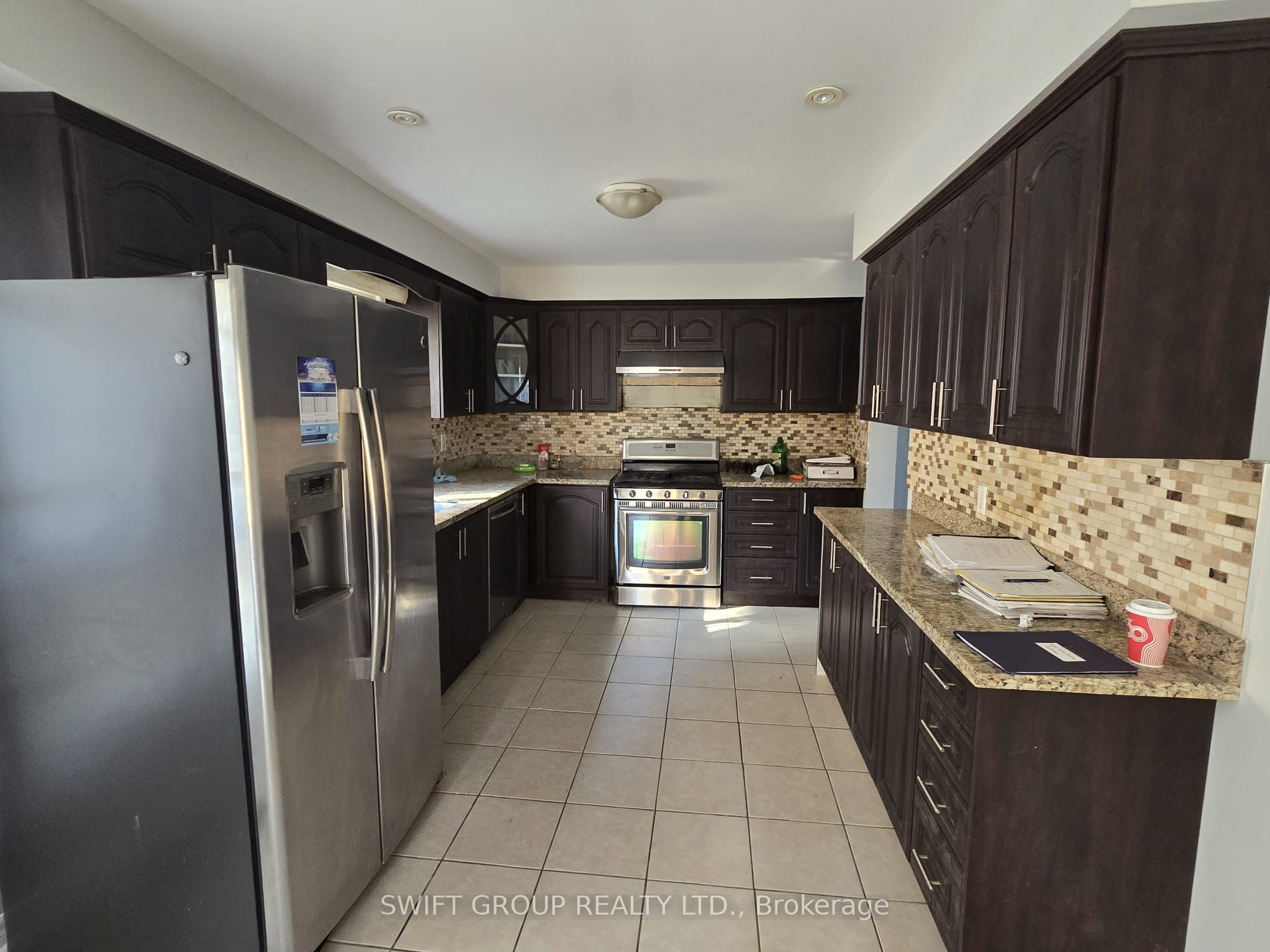 18 Samson Court, Brampton, ON, L6Y 3M4 photo 3