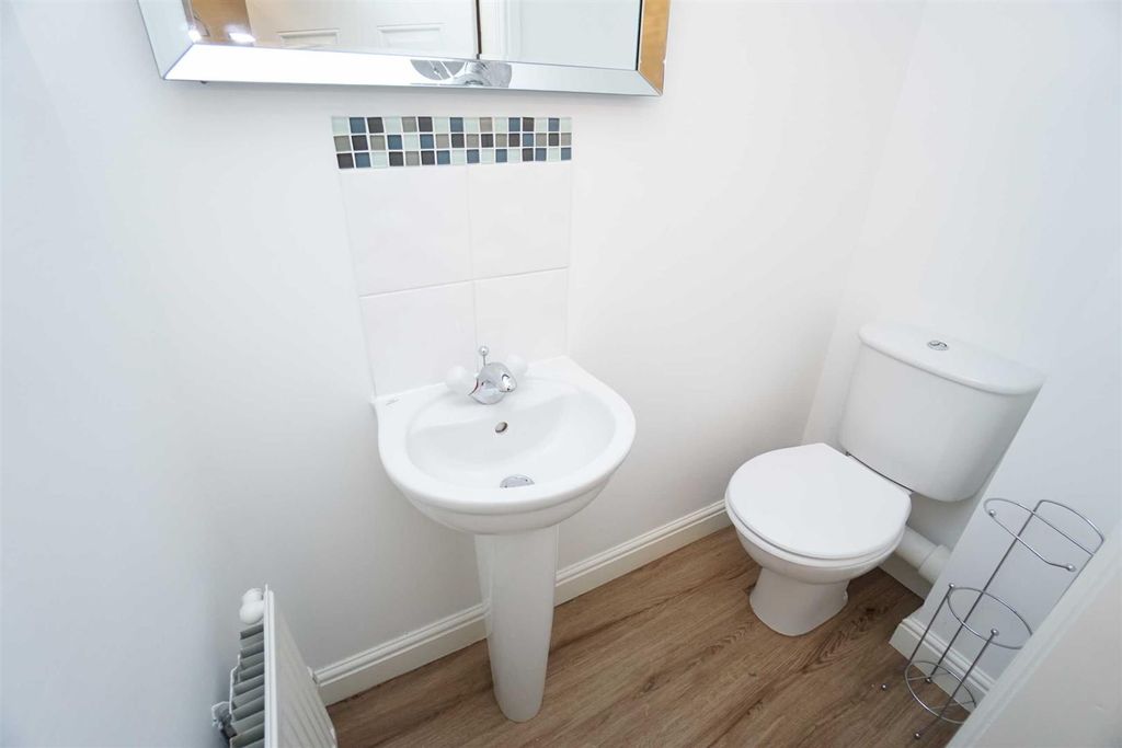 Additional image 3 of 4 bed detached house to rentSutton Park Gardens, Kidderminster DY11