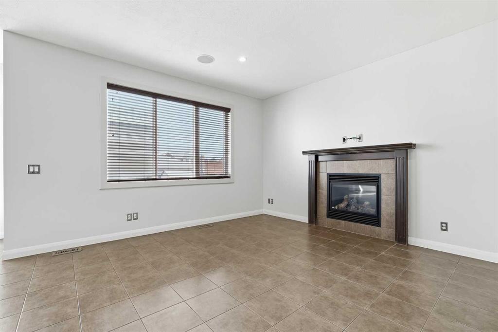 Additional image 4 of 121 Copperstone Close SE, Calgary, AB, T2Z0P4