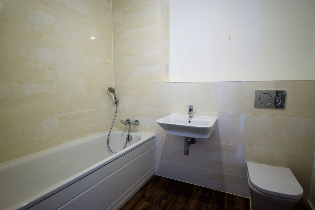 Additional image 7 of 2 bed flat to rentFirepool Crescent, Taunton, Somerset TA1