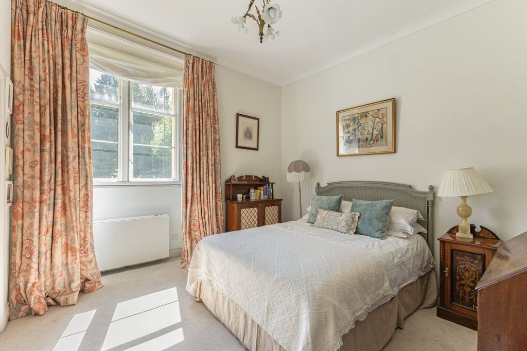 Additional image 12 of 3 bed flat for saleSherborne, Cheltenham, Gloucestershire GL54