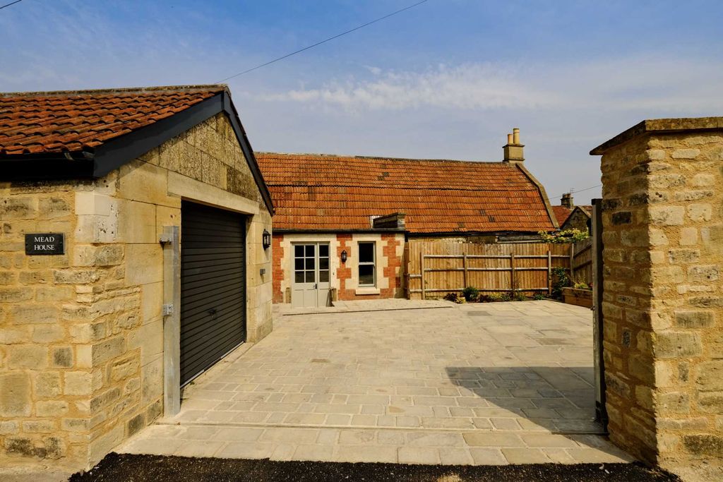 Additional image 26 of 3 bed property to rentHigh Street, Box SN13