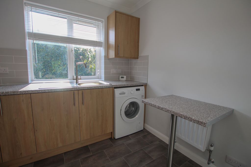 Additional image 6 of 2 bed flat to rentStroud Green, Newbury RG14