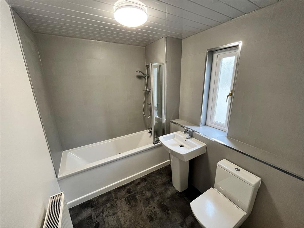 3 bed terraced house to rentBen Nevis Way, Cumbernauld, Glasgow G68