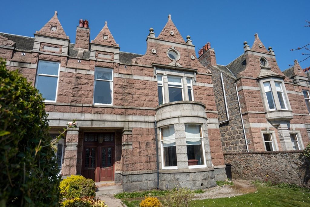 4 bed flat to rentHamilton Place, West End, Aberdeen AB15
