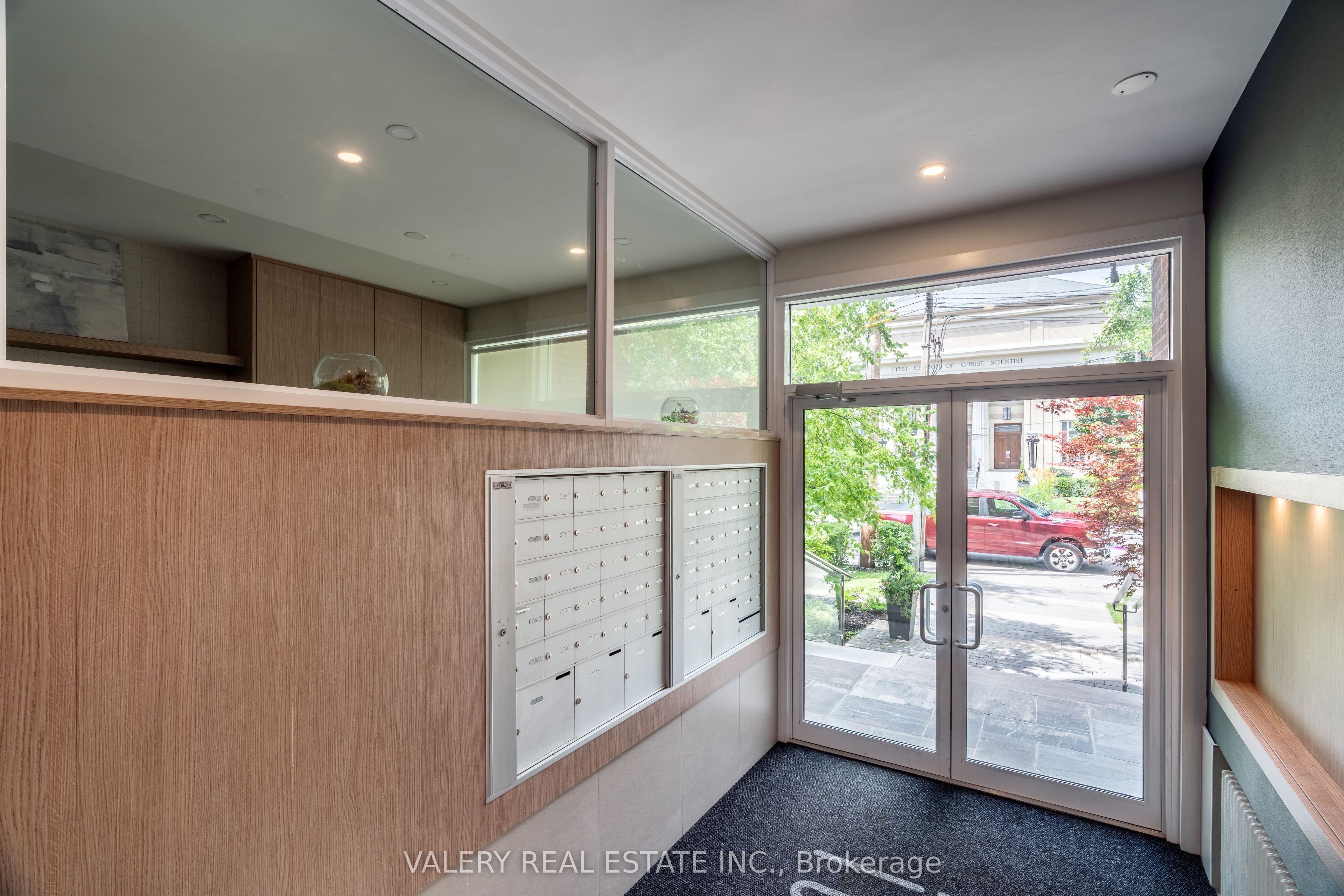 Additional image 2 of 608-161 St. George Street, Toronto, ON, M5R 2M3