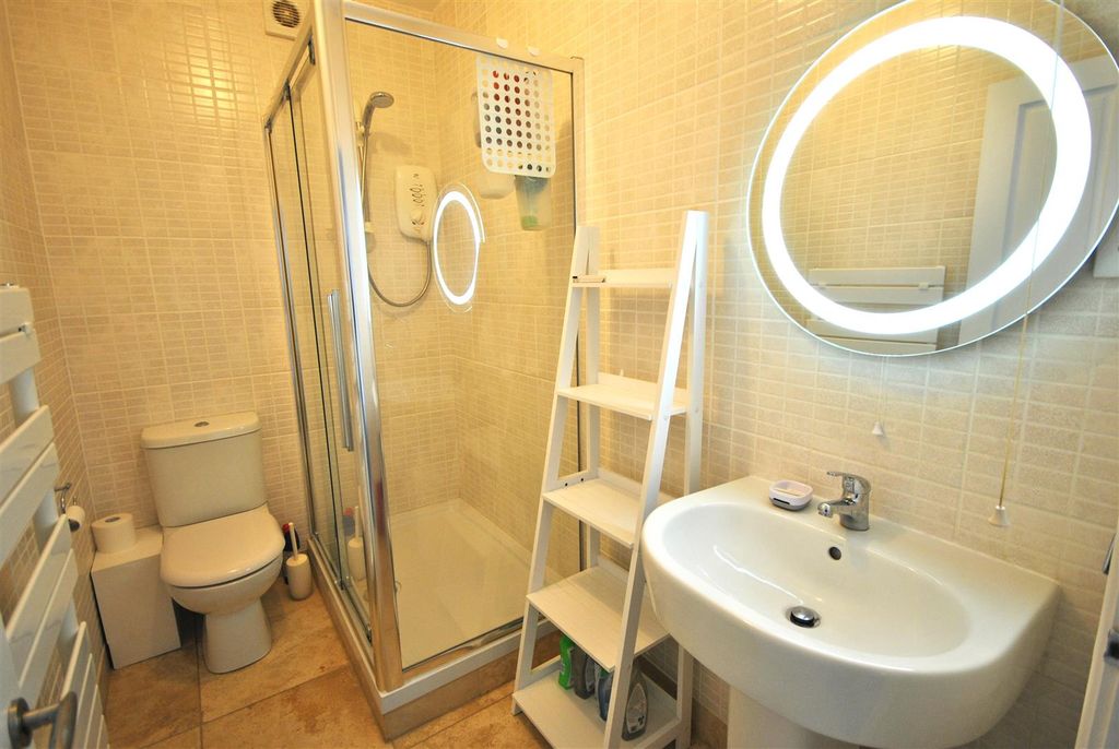 Additional image 9 of 2 bed flat to rentThe Esplanade, Tenby SA70