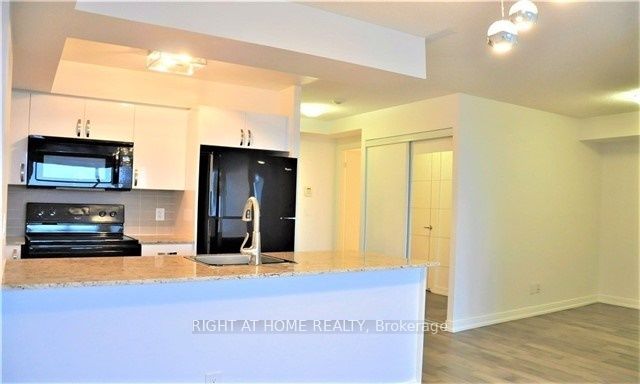 809-151 Village Green Square, Toronto, ON, M1S 0K5